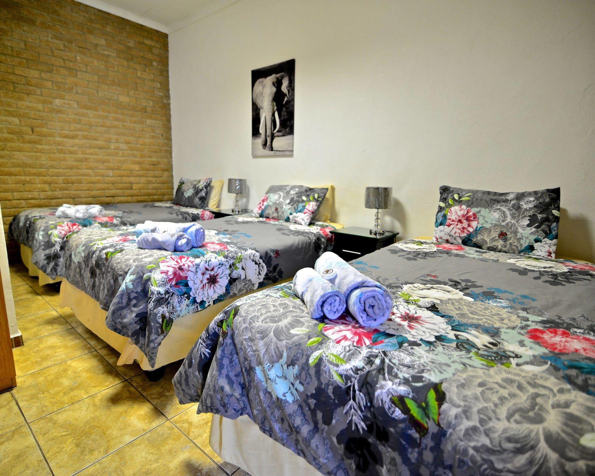 Lalamo Guesthouse พาลาบอร์วา ภายนอก รูปภาพ