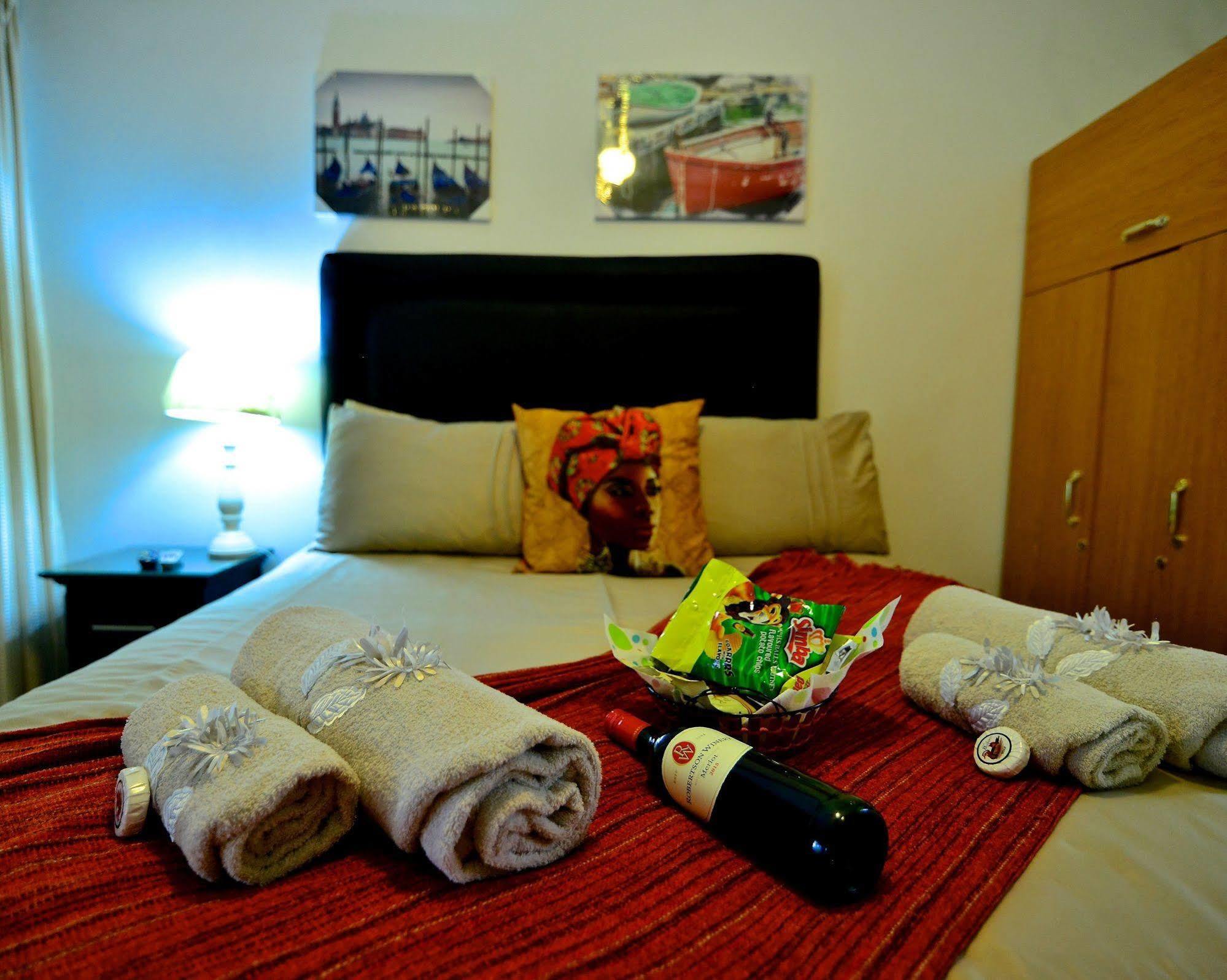 Lalamo Guesthouse พาลาบอร์วา ภายนอก รูปภาพ