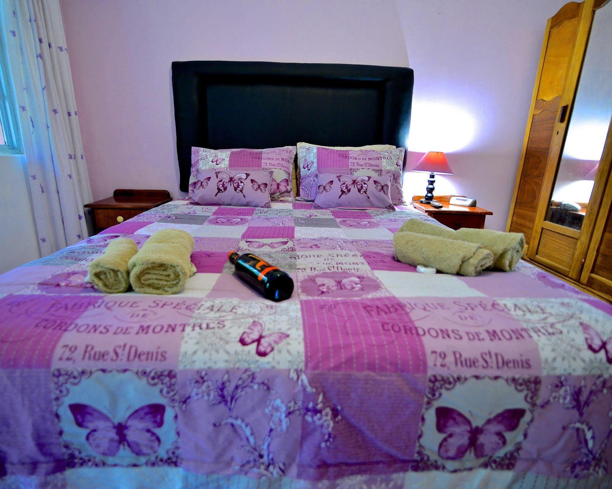 Lalamo Guesthouse พาลาบอร์วา ภายนอก รูปภาพ