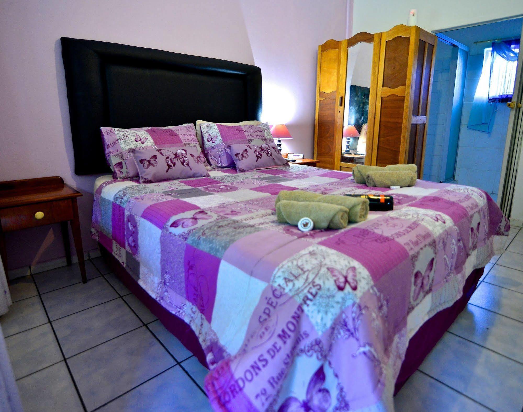 Lalamo Guesthouse พาลาบอร์วา ภายนอก รูปภาพ