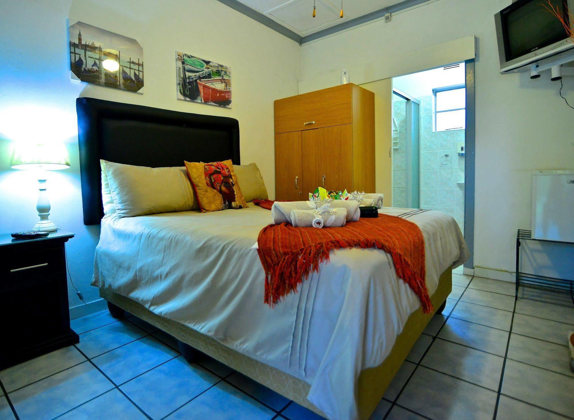 Lalamo Guesthouse พาลาบอร์วา ภายนอก รูปภาพ