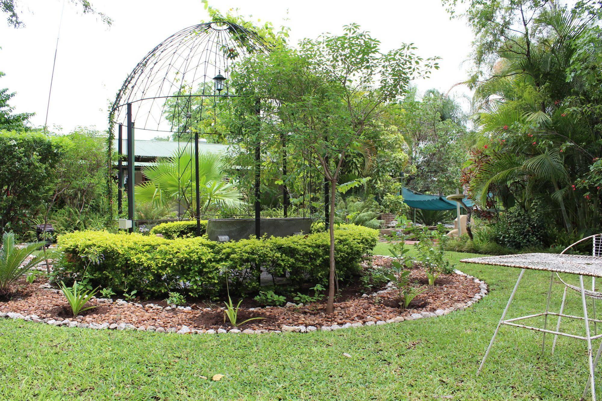 Lalamo Guesthouse พาลาบอร์วา ภายนอก รูปภาพ